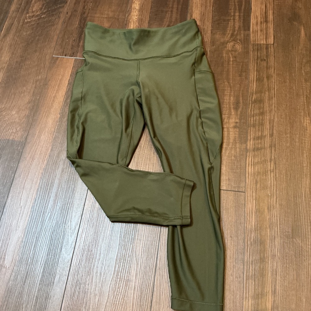 Athleta Interval Stash 7/8 Tight Leggings Olive Green Side Pockets Medium M Yoga